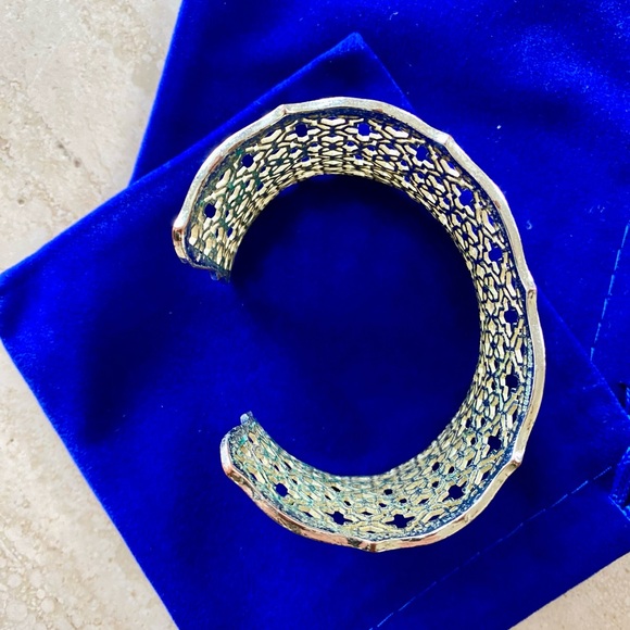 KENDRA SCOTT Candice Statement Cuff Bracelet in Gold - Picture 4 of 5